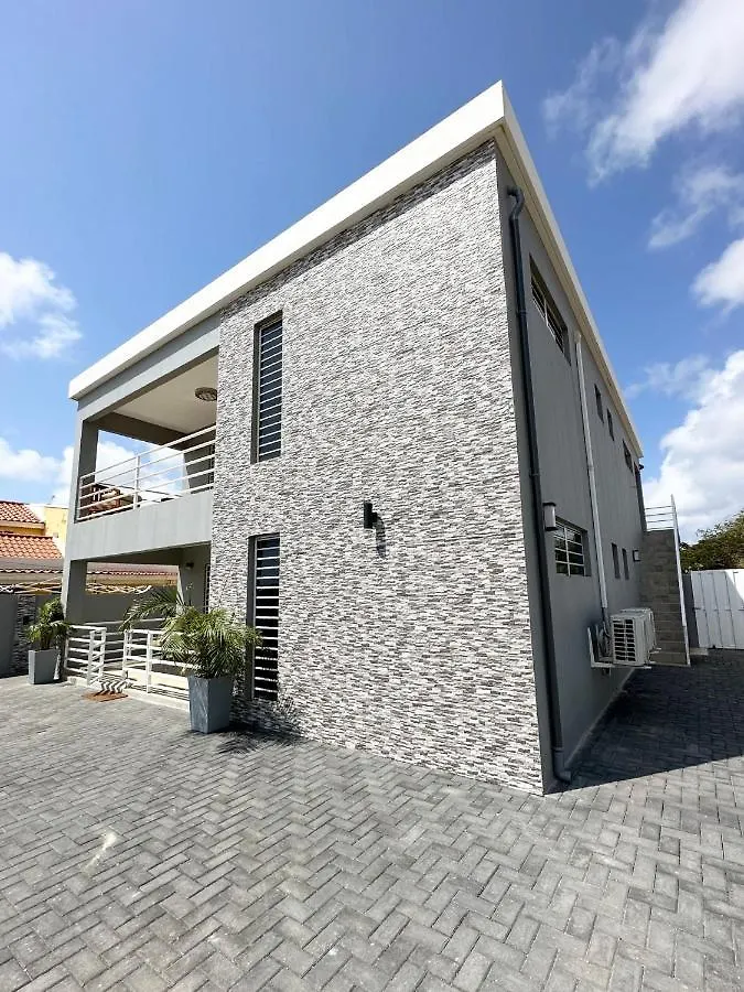 Lirmar Apartments location